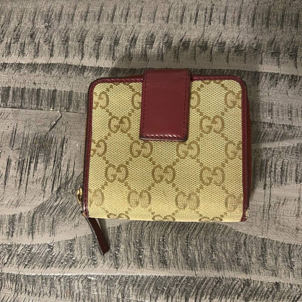 Vintage Gucci compact